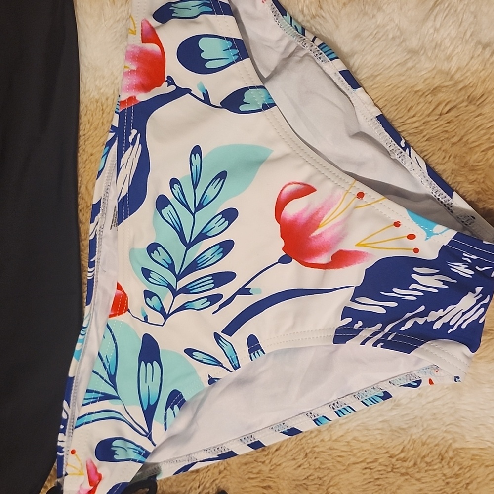 Bathing suit - Picture 2 of 5
